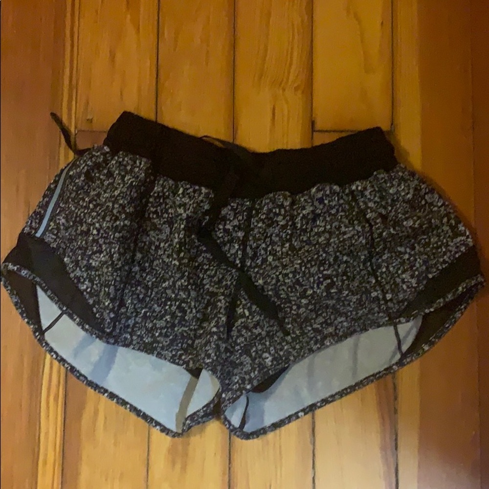 Lululemon Hottie Hot Short Size 6